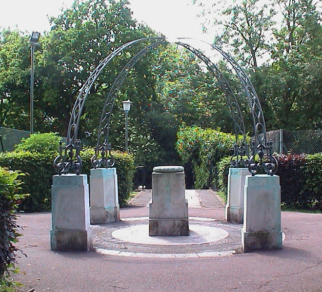 Memorial to Dame Henrietta Barnett
